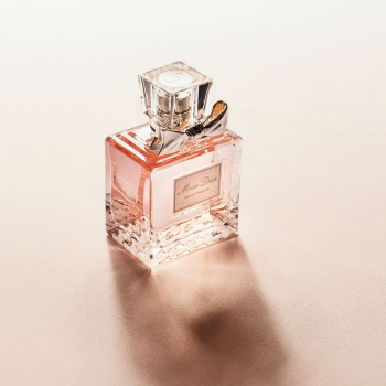 pink perfume bottle with toxins to avoid